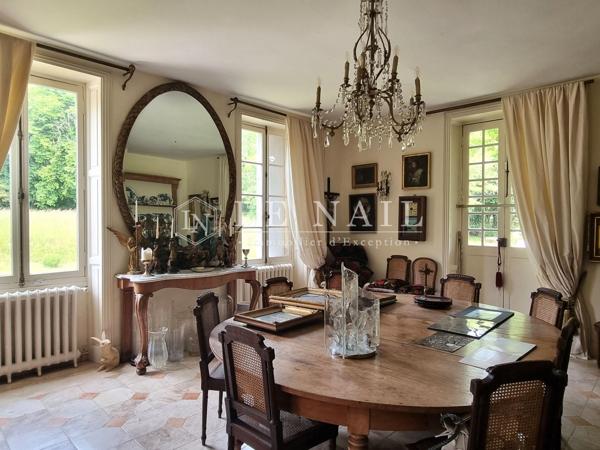 Beau château XVIIIe avec dépendances (salle de réception) dans l'Orne