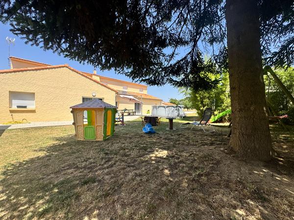LA ROCHE SUR YON - 20 MIN DES SABLES D'OLONNE - SPACIEUSE MAISON DE FAMILLE , La roche sur yon LA ROCHE SUR YON - 20 MIN DES SABLES D'OLONNE - SPACIEUSE MAISON DE FAMILLE , La roche sur yon