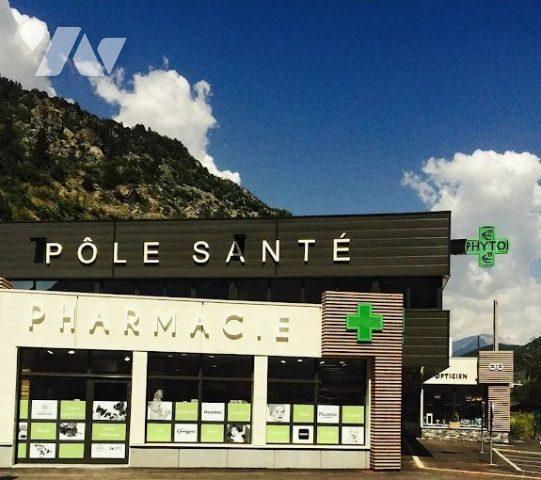 Pharmacie à l'entrée de la Haute Maurienne aux pieds de nombreuses stations.