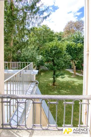 Versailles Notre-Dame Parc Appartement 4 pièces en duplex de 116m² avec petite terrasse 850 000 € ** - Référence 25550