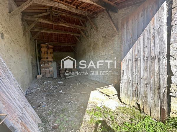 Bâtisse en Pierre à Rénover