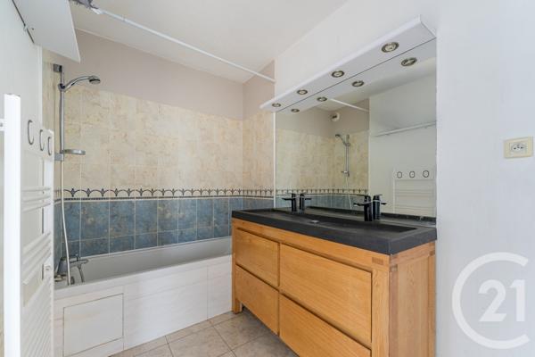 Appartement F4 à vendre  4 pièces - 84,14 m2 ST FONS - 69