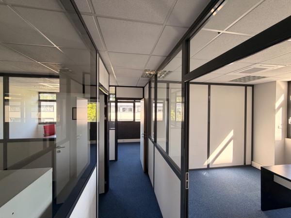 bureaux à louer LIMONEST (69) bureaux au 1er étage avec ascenseur de 70m2 environ