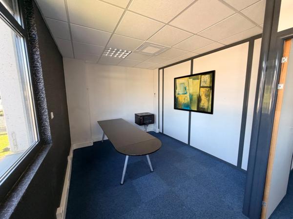 bureaux à louer LIMONEST (69) bureaux au 1er étage avec ascenseur de 70m2 environ