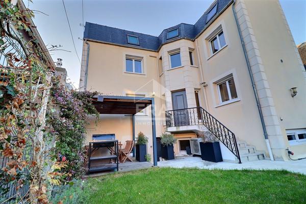 Élégance Parisienne : Une Maison de Caractère Rénovée avec Raffinement