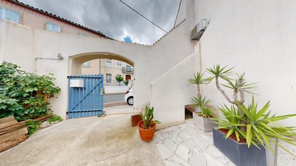 Maison de village 5 chambres, terrasse, cour, piscine & GRAND GARAGE