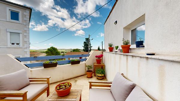 Maison de village 5 chambres, terrasse, cour, piscine & GRAND GARAGE