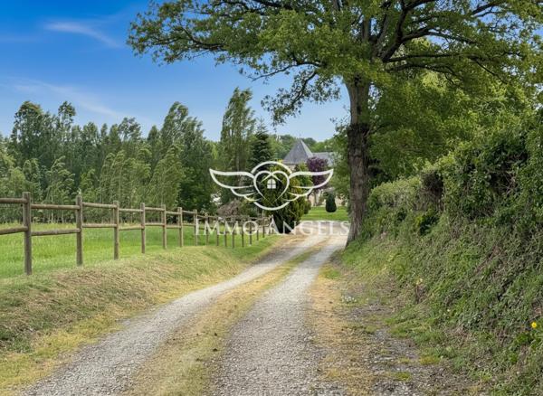 Propriété de caractère avec plus de 10 hectares, maison familiale et nombreuses dépendances