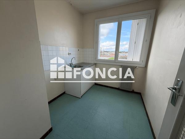 Location Studio 37.67 m² - RUE DE L'HOTEL DE VILLE Challans 85300
