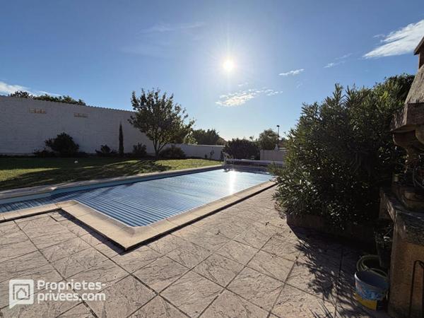 Maison de plain-pied avec 5 chambres, jardin, piscine et garage  à Aubignan