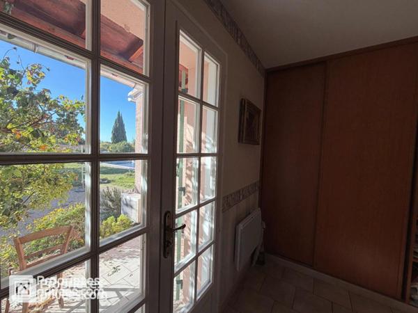 Maison de plain-pied avec 5 chambres, jardin, piscine et garage  à Aubignan