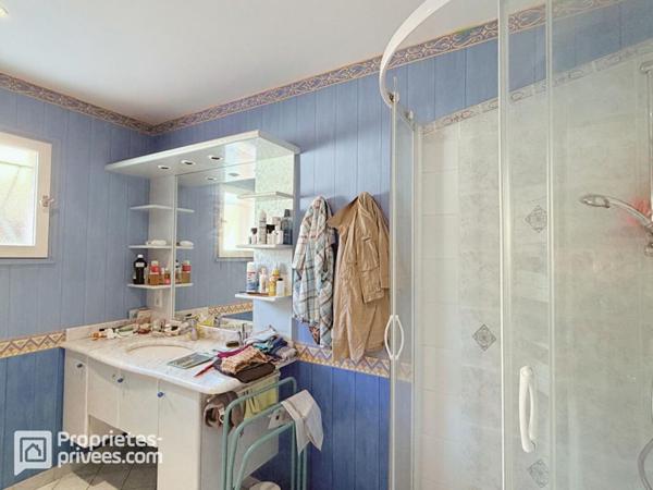 Maison de plain-pied avec 5 chambres, jardin, piscine et garage  à Aubignan