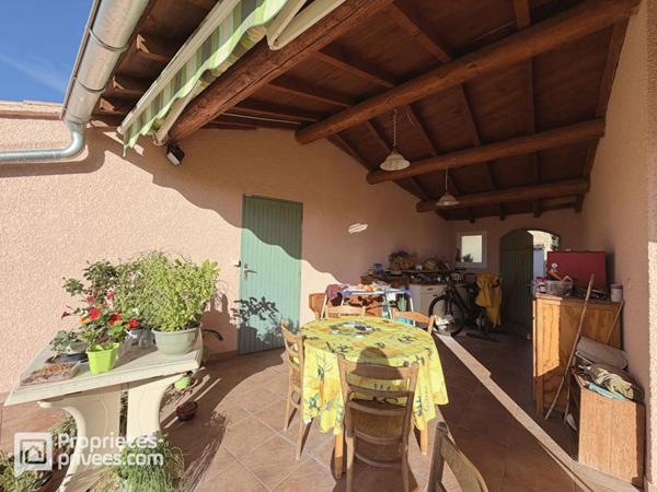 Maison de plain-pied avec 5 chambres, jardin, piscine et garage  à Aubignan