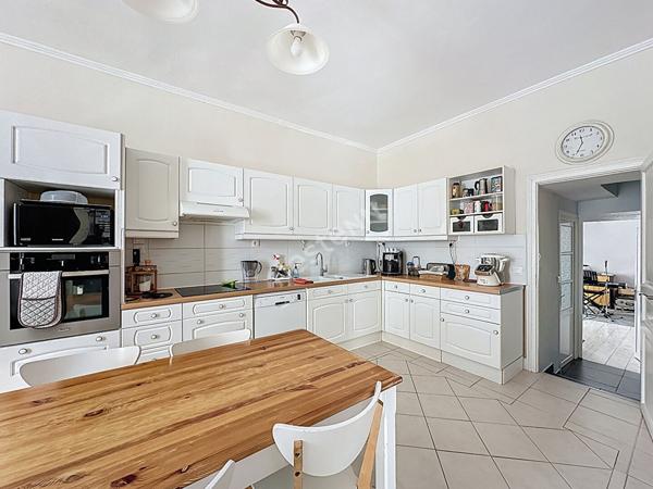 Maison d Exception en Pierre avec Dependances, Jardin Clos et Potentiel Piscine Jaunay-Marigny