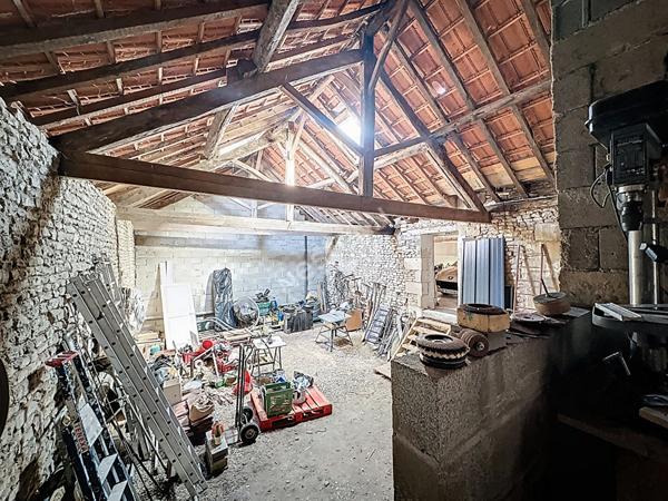 Maison d Exception en Pierre avec Dependances, Jardin Clos et Potentiel Piscine Jaunay-Marigny