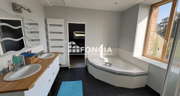À vendre Maison 8 pièces 300 m² - Fougères 35300