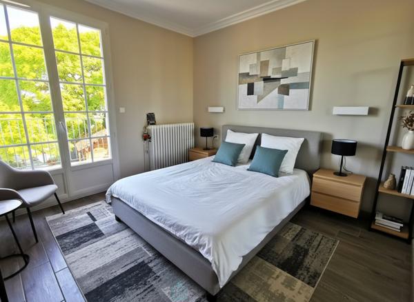 À 10 min de Tours – Spacieuse maison 6 chambres sur grand terrain avec dépendances