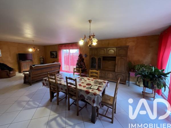 Maison à vendre 6 pièces 188 m² Nieuil-l'Espoir