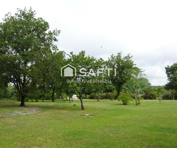 Terrain constructible de 970 m2 à Hinx.