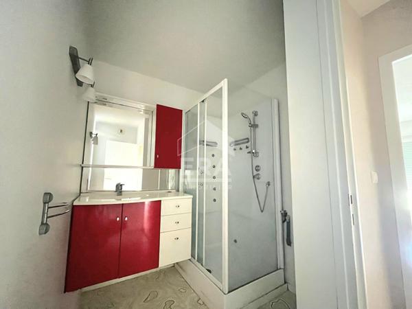 PAU : Appartement 2 pièces avec parking et cave