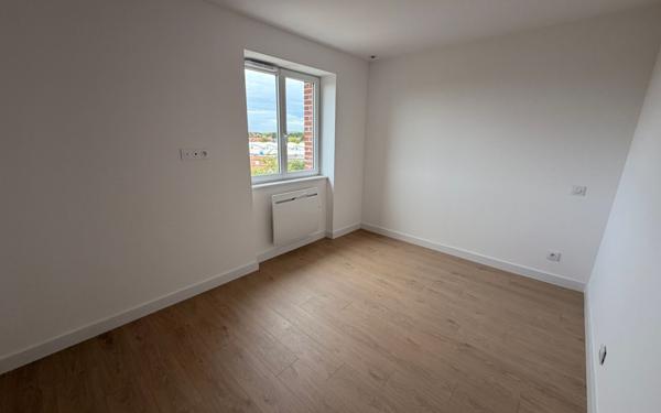 Appartement à louer    4 pièces •  Cambrai