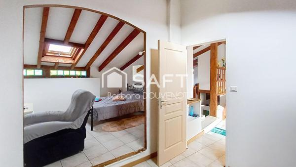 Maison de village de 125 m² - 3 terrasses - grand garage.