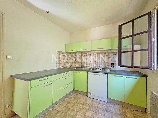 Sur plus de 2000 m2 de terrain au calme petite maison avec garage, sur Retournac