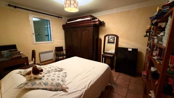 Cadolive- Maison de 6 pièces de 140 m² environ sur une parcelle de 558 m² avec garage.