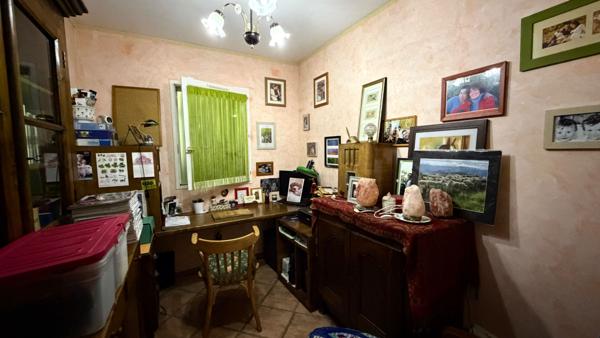 Cadolive- Maison de 6 pièces de 140 m² environ sur une parcelle de 558 m² avec garage.