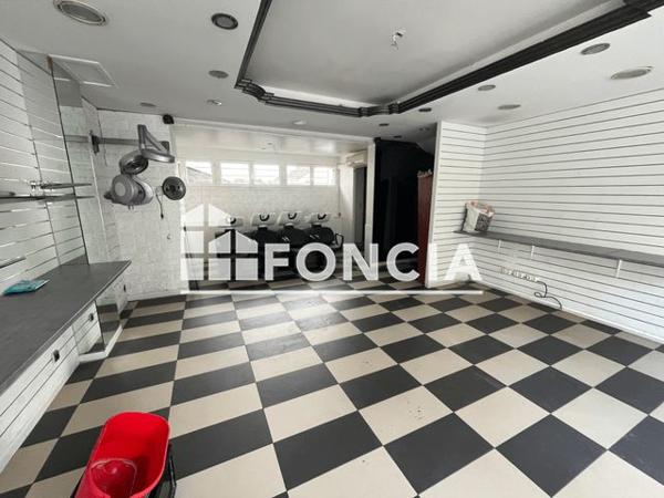 Location Local commercial 4 pièces 81.4 m² - Chilly Mazarin 91380