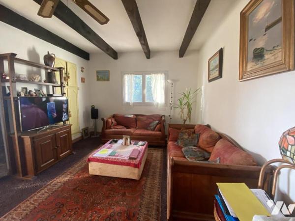 Maison T4/5 avec vue mer,  piscine, garage et atelier sur 2185 m² de terrain en restanques.