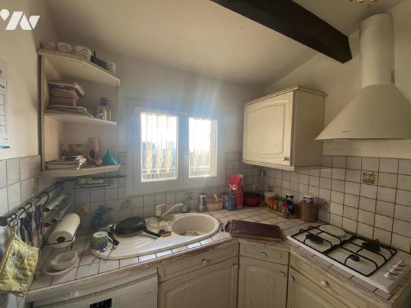 Maison T4/5 avec vue mer,  piscine, garage et atelier sur 2185 m² de terrain en restanques.