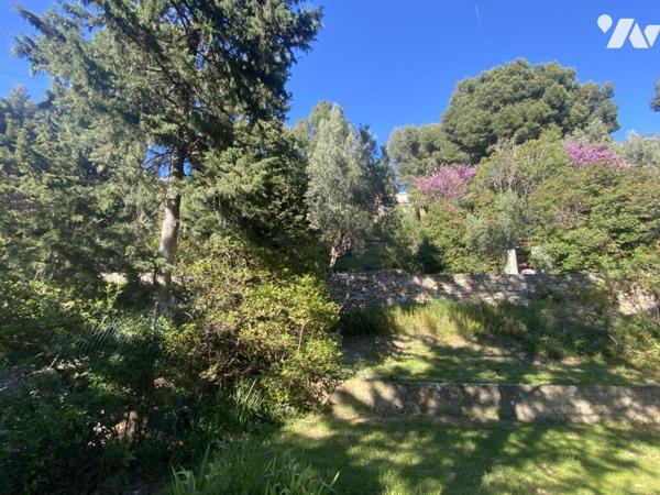 Maison T4/5 avec vue mer,  piscine, garage et atelier sur 2185 m² de terrain en restanques.