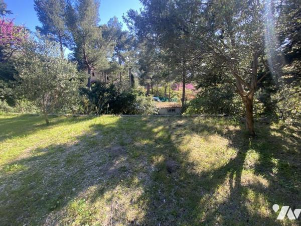 Maison T4/5 avec vue mer,  piscine, garage et atelier sur 2185 m² de terrain en restanques.