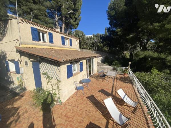 Maison T4/5 avec vue mer,  piscine, garage et atelier sur 2185 m² de terrain en restanques.