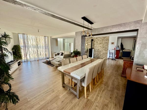 Maison de bourg 3 chambres avec jardin et appartement à rénover