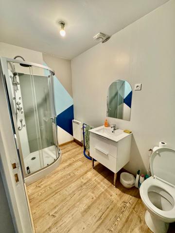 Maison de bourg 3 chambres avec jardin et appartement à rénover