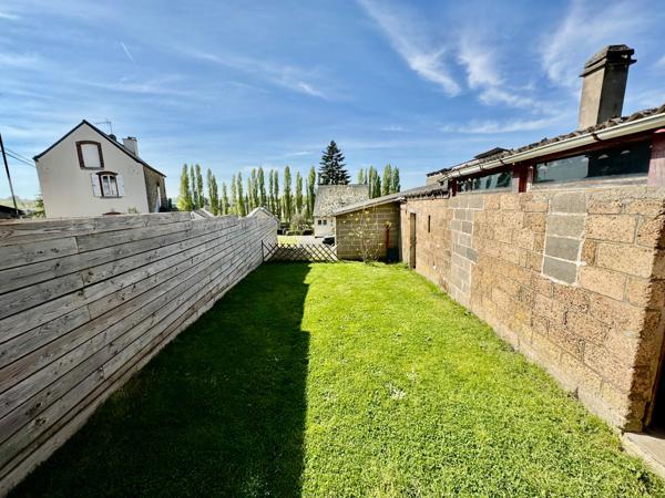 Maison de bourg 3 chambres avec jardin et appartement à rénover