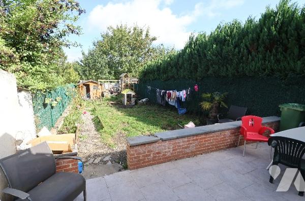 Idéal investisseur ! 
Maison proche de toutes les commodités, 4 chambres, jardin - Louée 565 €/mois.