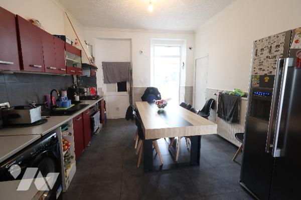 Idéal investisseur ! 
Maison proche de toutes les commodités, 4 chambres, jardin - Louée 565 €/mois.