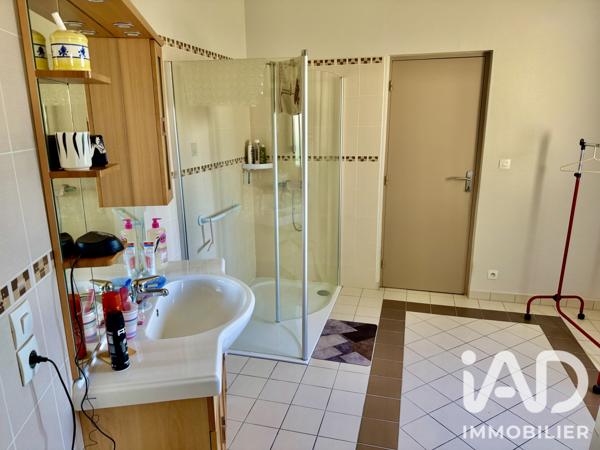 Immeuble à vendre 248 m² Yvré-le-Pôlin