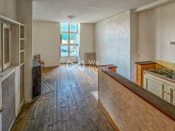 Maison de ville au fort potentiel – emplacement central et prix très attractif