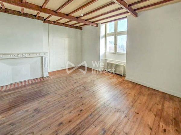Maison de ville au fort potentiel – emplacement central et prix très attractif