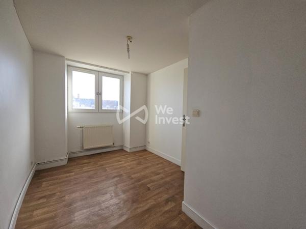 Maison de ville au fort potentiel – emplacement central et prix très attractif