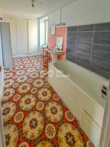 Maison de ville au fort potentiel – emplacement central et prix très attractif