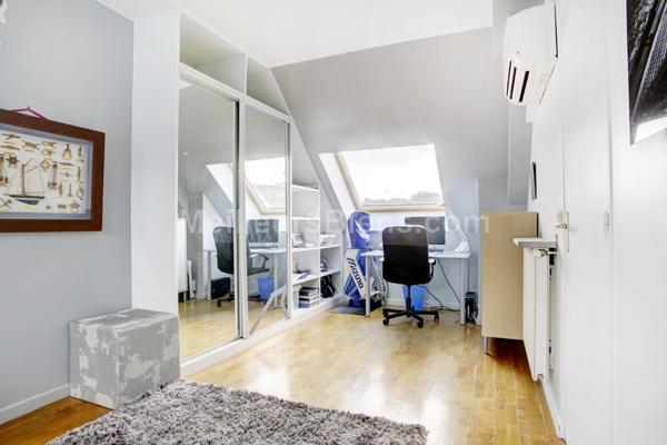 Maison récente d'environ 320m2 en parfait état 6 chambres terrasses et jardins