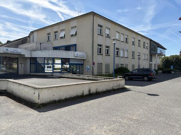 Bureaux 5500m2 , ancienne clinique médicale- A VENDRE