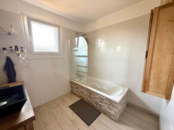 Maison Individuelle 130 m² - 5 pièces - 4 Chambres - Grand Garage - Jardin - Réquista. Requista