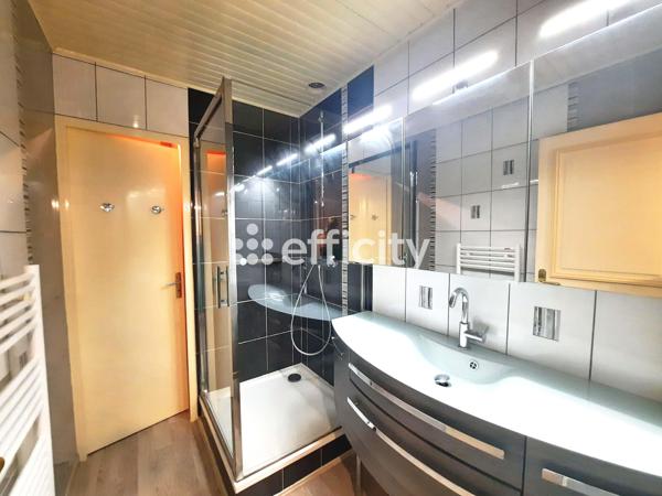 Appartement
         6 pièces
        - 117 m² 365 708 € *
