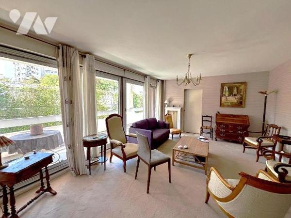 EXCLUSIVITÉ RENNES CENTRE-VILLE COLOMBIER. Appartement de TYPE 5 avec balcon Sud et garage.
Em...